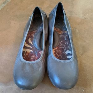 Born Julianne leather flats
